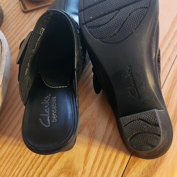 Clarks  Bendables Women's Black Leather Mules - Picture 6 of 7